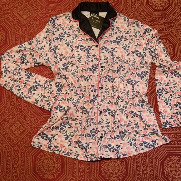 🆕️Le Chat  top - Picture 1 of 7